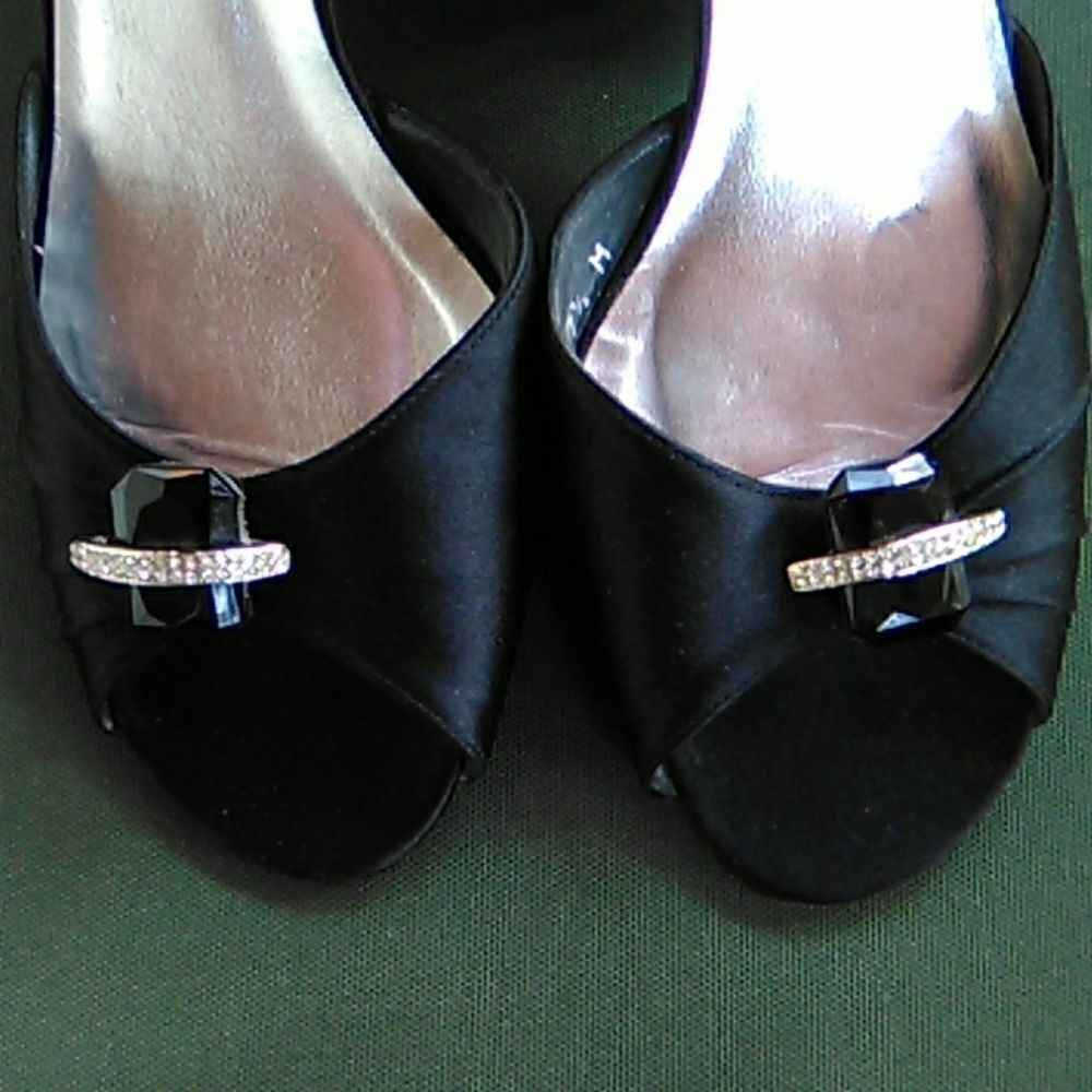 Stuart Weitzman Satin  Embellished Jeweled Heels - Picture 2 of 8